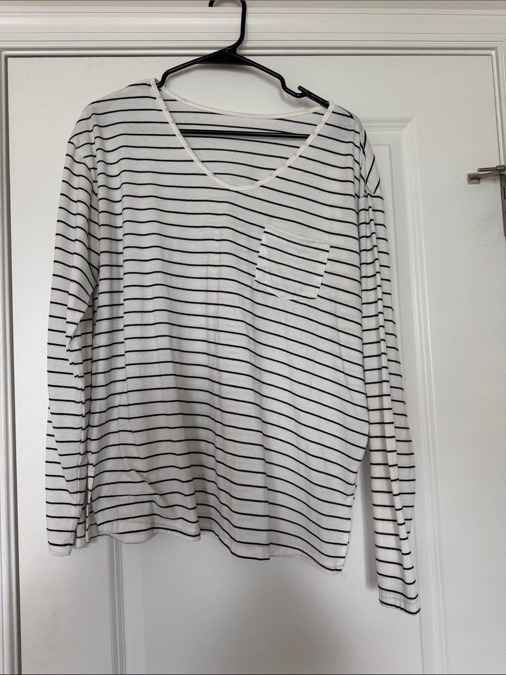 Striped V-Neck Long Sleeve Pocket Tee - White & Black